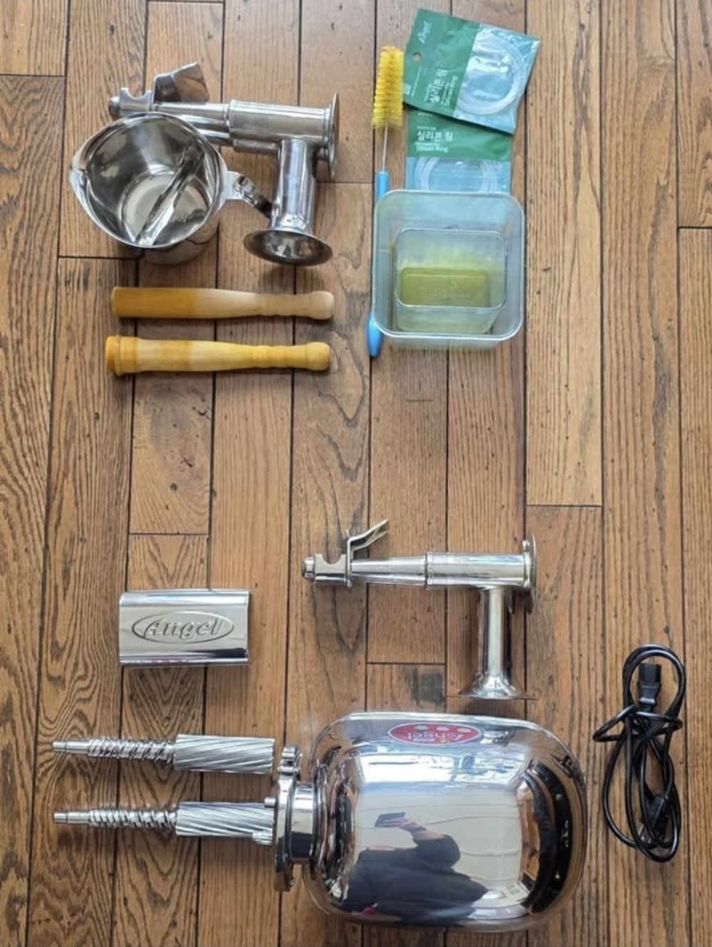 Angel 5500 Juicer Mega Kit Lots Of Accessories + Soft Fruit Ex. Cond. 3k+ Value